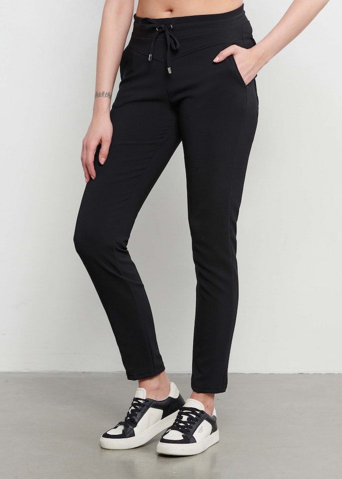 co-woman-penny-hose-travel-schwarz-jogger-pattentaschen image 5
