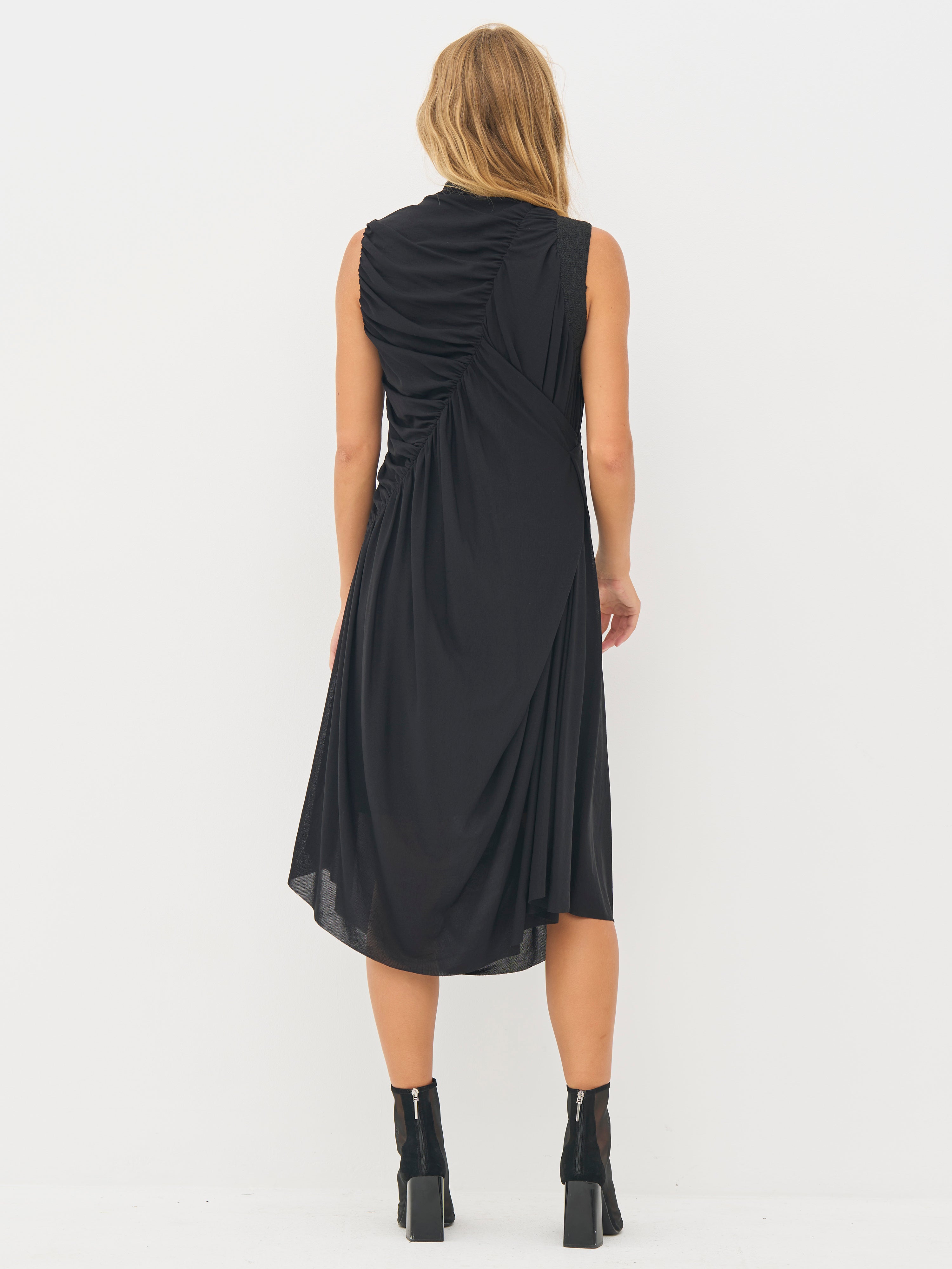 ein-st-ck-vom-gl-ck-beth-midikleid-schwarz-asymmetrisch-n-denmark image 8