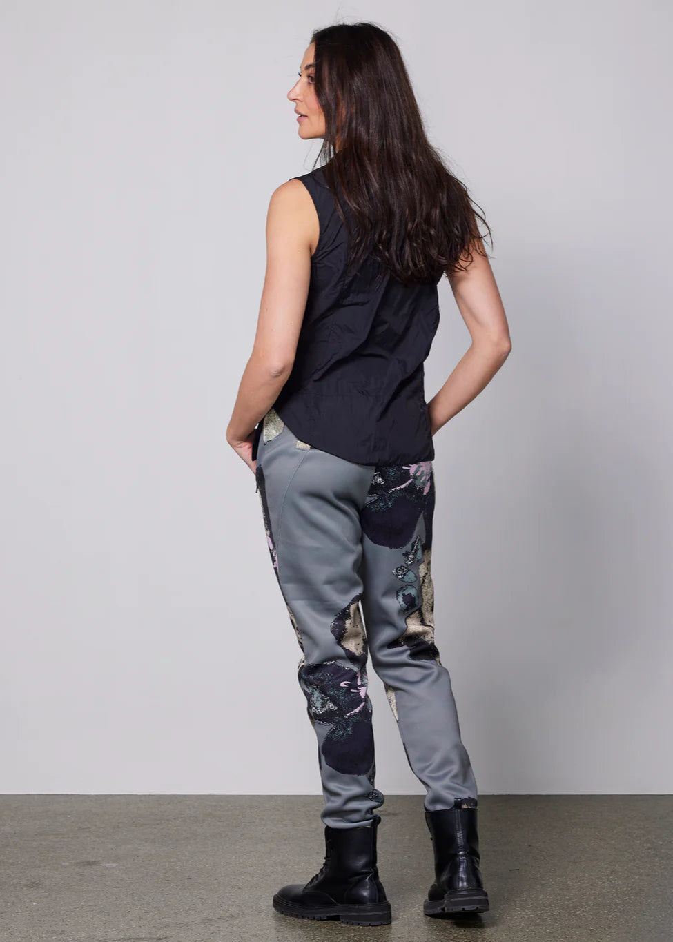 n-denmark-yen-rmellose-bluse-schwarz-stehkragen image 4