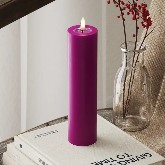 deluxe-homeart-blockkerzen-led-kerze-5x20-cm-violett-real-flame image 1