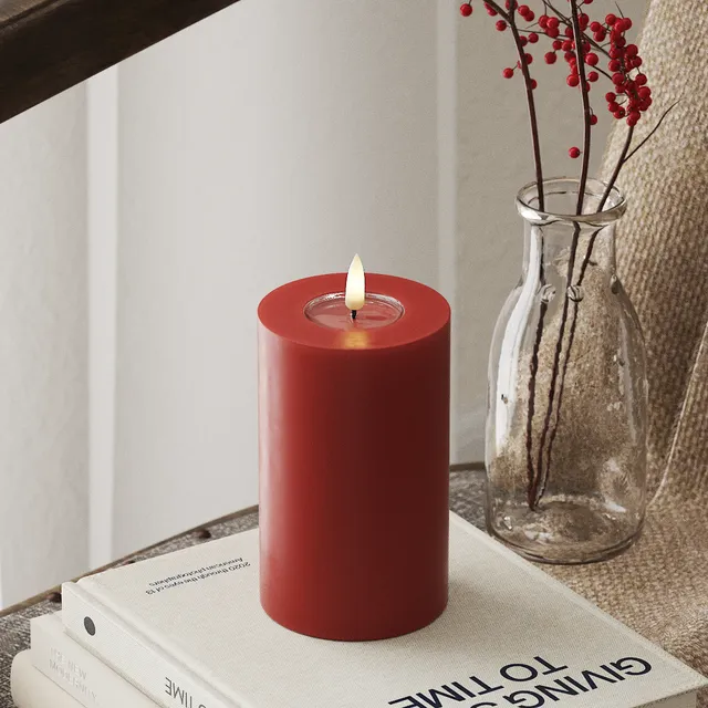deluxe-homeart-blockkerzen-led-kerze-7-5x12-5-cm-rot-3d-flamme image 1