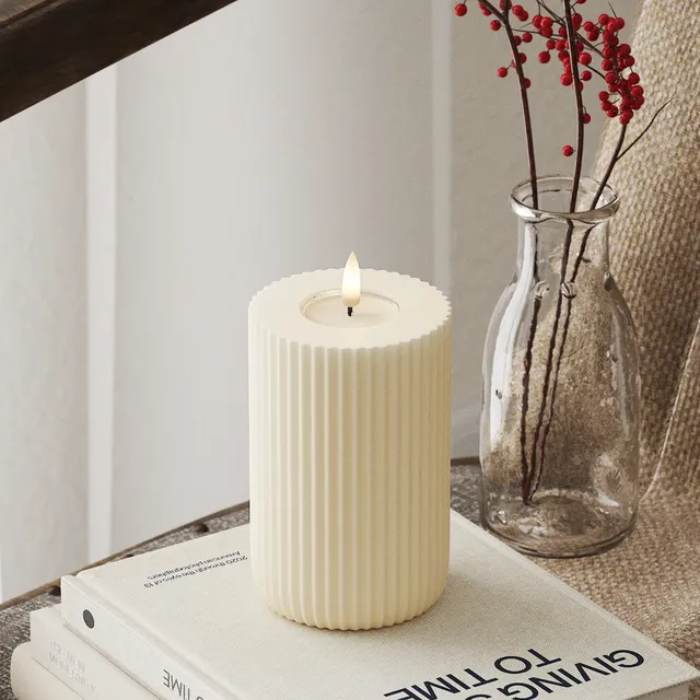 deluxe-homeart-solid-stripe-led-blockkerze-12-5-cm-creme image 1