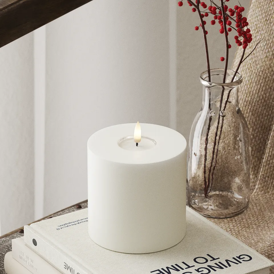 deluxe-homeart-blockkerzen-led-kerze-10x10cm-wei-real-flame image 1