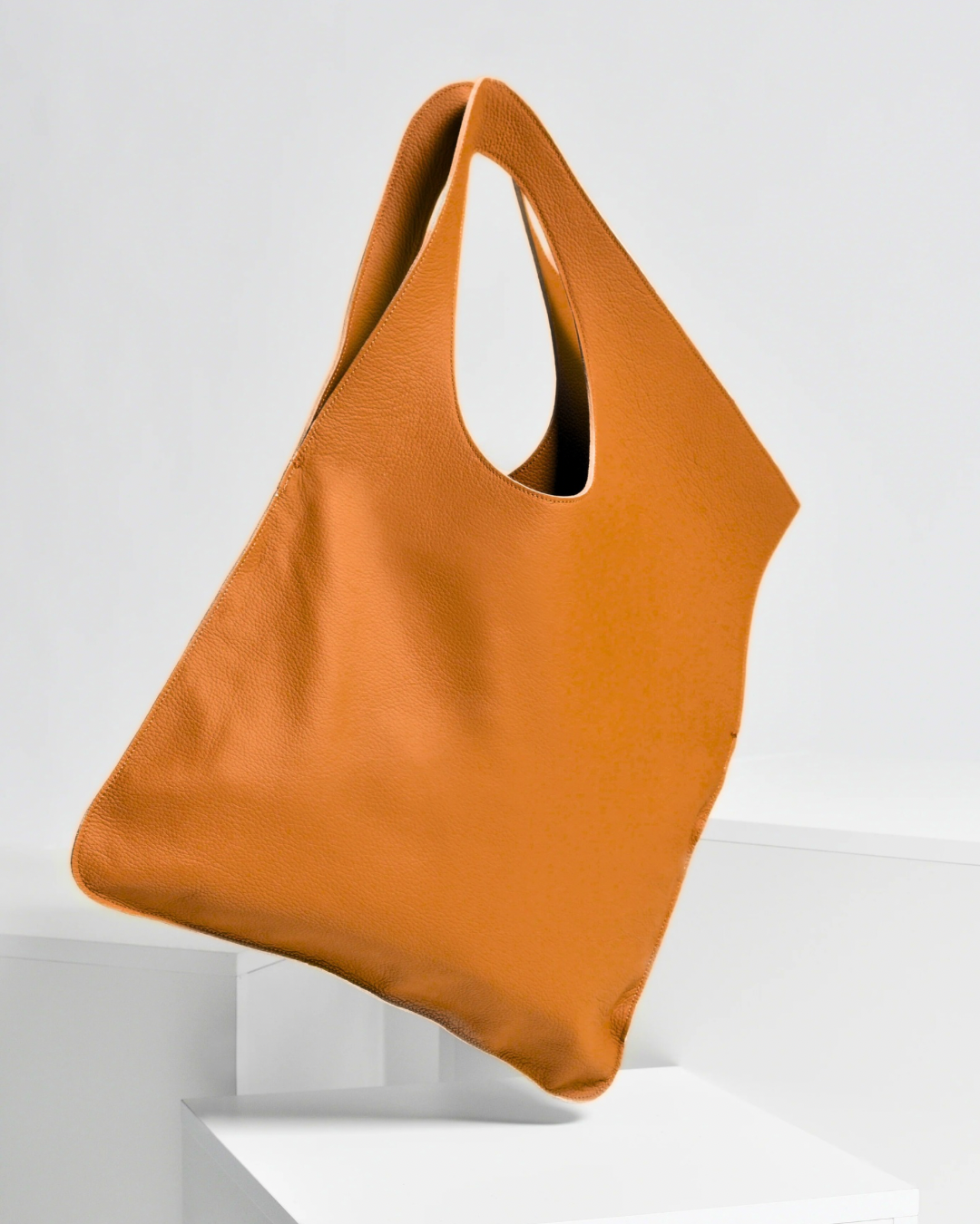 aakasha-roma-handtasche-echtleder-caramel-quadratisch image 1