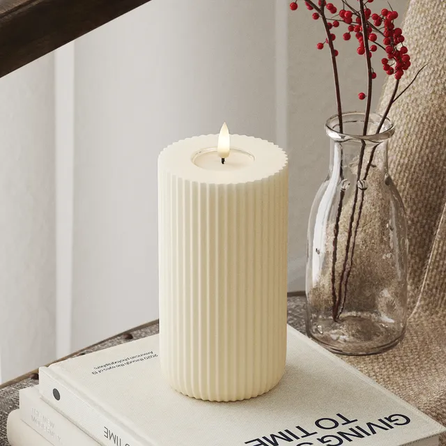 deluxe-homeart-solid-stripe-led-blockkerze-creme-8x15-cm image 1